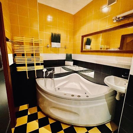 Apartment Near Zybitskaya ミンスク エクステリア 写真