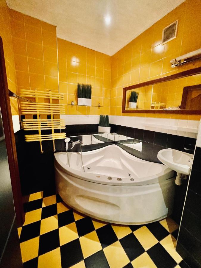 Apartment Near Zybitskaya ミンスク エクステリア 写真